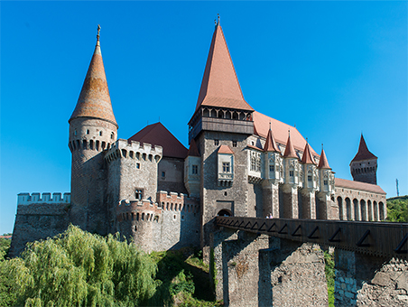 /assets/img/regiuni/Vest/regiune/Castelul Corvinilor.jpg